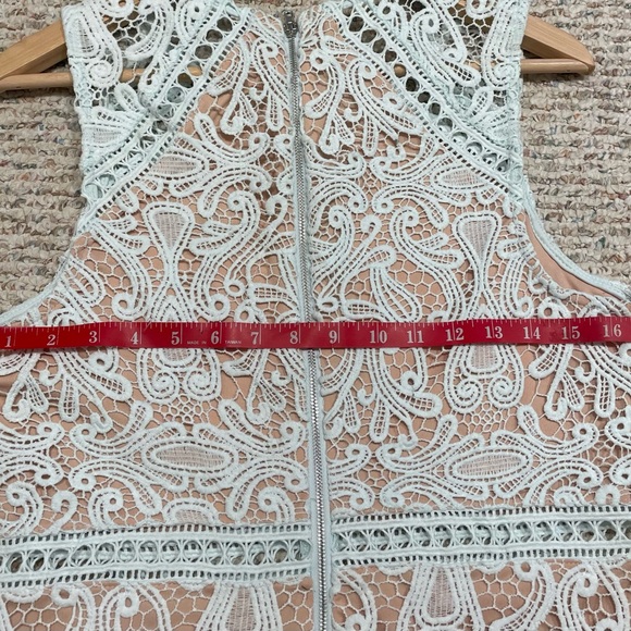 Lulu’s lace dress - Picture 8 of 12